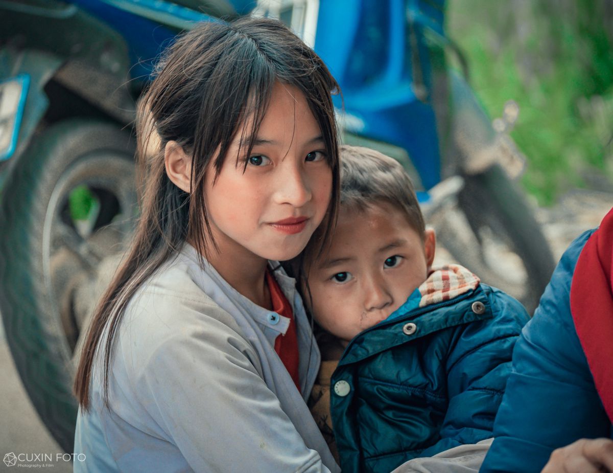 Những em b&eacute; v&ugrave;ng cao đẹp như tranh vẽ, trong trẻo thuần khiết khiến ai cũng m&ecirc; mẩn