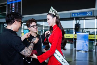 Trịnh Mỹ Anh được tặng vàng tại sân bay trước khi lên đường thi Miss Earth 2025