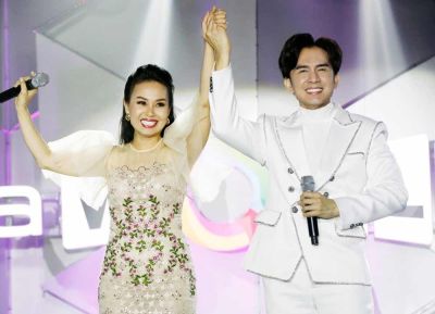 Đan Trường s&aacute;nh bước c&ugrave;ng "người t&igrave;nh &acirc;m nhạc" Cẩm Ly đ&oacute;n tuổi 50