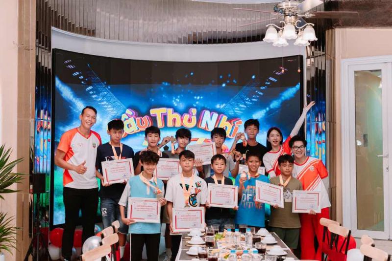 B&ugrave;i Tấn Trường, L&ecirc; Bống, C&ocirc;ng Tố x&uacute;c động khi n&oacute;i lời chia tay chương tr&igrave;nh Cầu thủ nh&iacute; 2024