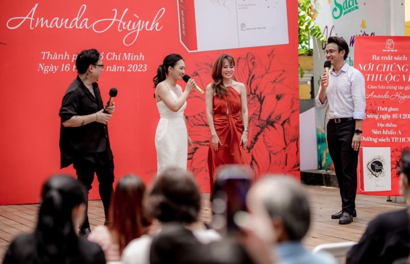 Nh&agrave; văn Amanda Huỳnh, Ca sĩ Nguy&ecirc;n H&agrave;, MC T&ugrave;ng Leo c&ugrave;ng xăm chữ Dreamer