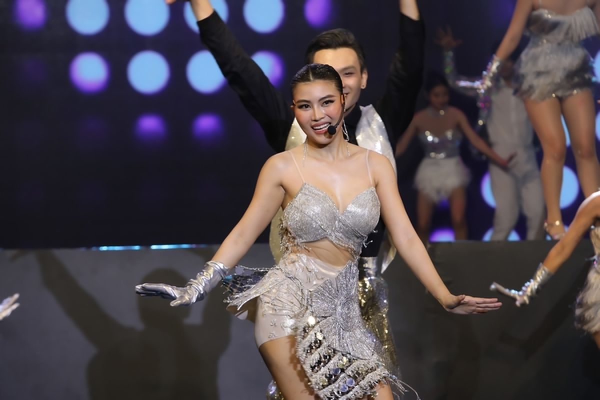 Vịnh Nghi - B&ocirc;ng hoa l&ecirc; 18 tuổi th&aacute;ch thức bản th&acirc;n với d&ograve;ng nhạc mới