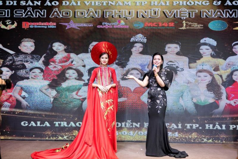 NTK Thu V&acirc;n tặng 50 bộ &aacute;o d&agrave;i trắng cho nữ sinh miền n&uacute;i trước thềm năm học mới