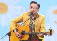 "Ho&agrave;ng tử Mưa bụi" Đ&igrave;nh Văn xuất hiện sau nhiều năm ở ẩn