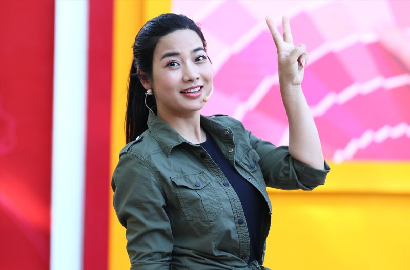 Đ&agrave;m Hằng: &ldquo;T&ocirc;i l&agrave;m mẹ đơn th&acirc;n nhưng kh&ocirc;ng để con thiếu thốn t&igrave;nh cảm