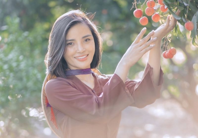 &Aacute; hậu H&agrave; Linh - Vẻ đẹp nền n&atilde; của phụ nữ Hải Dương l&agrave;m say l&ograve;ng người