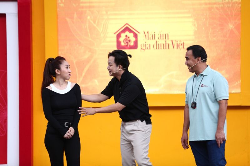 MC Quyền Linh chia sẻ từng so&aacute;t v&eacute; cho show diễn của nh&oacute;m M&acirc;y Trắng