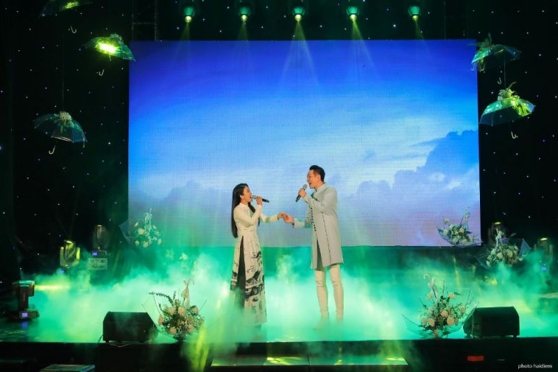 Đạo diễn Trần Minh Tuấn cùng hàng trăm Nghệ sỹ Việt làm đêm nhạc cho miền Trung yêu thương