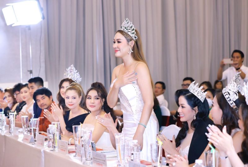 Á hậu Thanh Nhã: &#039;&#039;Tôi như con thoi giữa công việc!&#039;&#039;