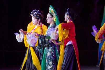 Vietnam Iconic Runway Season 10 kh&eacute;p lại th&agrave;nh c&ocirc;ng, lan tỏa tinh hoa thời trang Việt từ Ninh B&igrave;nh