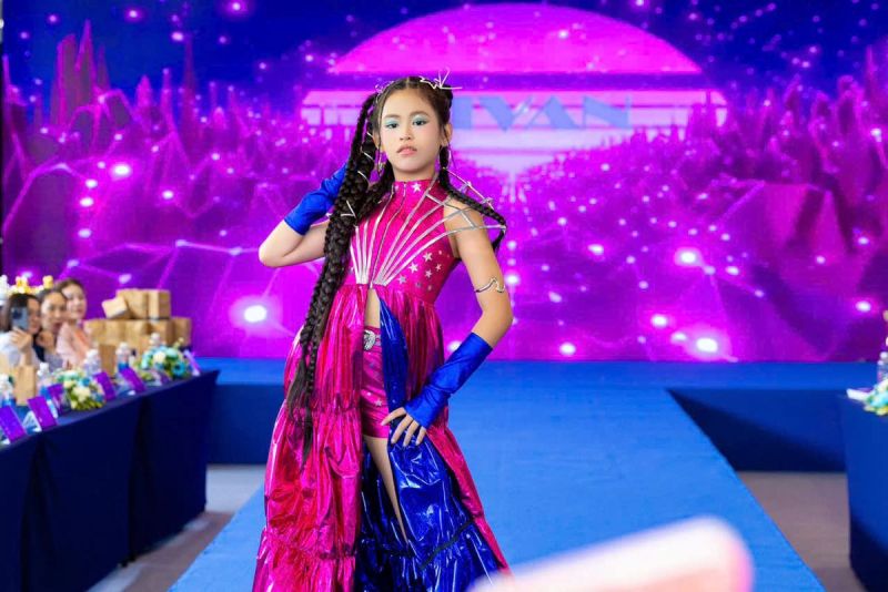 Dana Đan Anh dẫn mở h&agrave;nh tr&igrave;nh ''Breakthrough'' tr&ecirc;n s&agrave;n diễn