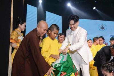 Nguyên Vũ lấy doanh thu MV mới góp vào quỹ “Vì nụ cười trẻ em''