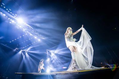 Lần đầu ti&ecirc;n, Ho&agrave;ng Dũng - Ph&ugrave;ng Kh&aacute;nh Linh - Vũ Thanh V&acirc;n - Mỹ Anh - Nguyễn H&ugrave;ng c&ugrave;ng h&ograve;a giọng trong 1 ca kh&uacute;c!