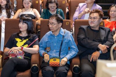 Ông chủ hãng Martin 107 cùng bà xã tham dự buổi ra mắt MV &#039;&#039;Hỏi Cuội&#039;&#039; - bài hát được phổ nhạc từ bài thơ cùng tên của Lâm Xuân Thi