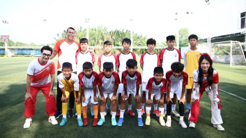 B&ugrave;i Tấn Trường dẫn dắt đội Cầu thủ nh&iacute; gi&agrave;nh chiến thắng đầu ti&ecirc;n trong trận giao hữu với Thăng Long FC