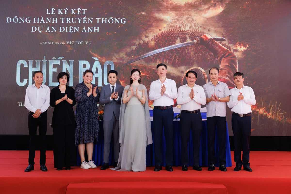 PHIM ĐIỆN ẢNH &ldquo;CHIẾN B&Agrave;O&rdquo; CỦA ĐẠO DIỄN VICTOR VŨ RA MẮT&nbsp; DỰ &Aacute;N TẠI KHU DI T&Iacute;CH LAM KINH - THANH HO&Aacute;