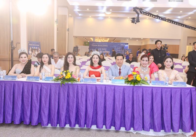 D&agrave;n th&iacute; sinh t&agrave;i sắc bước v&agrave;o B&aacute;n kết Hoa hậu doanh nh&acirc;n ho&agrave; b&igrave;nh 2024