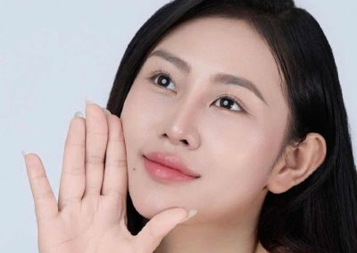 B&iacute;ch Tr&acirc;m - Từ c&ocirc; sinh vi&ecirc;n Quan hệ c&ocirc;ng ch&uacute;ng đến giấc mơ trở th&agrave;nh diễn vi&ecirc;n chuy&ecirc;n nghiệp