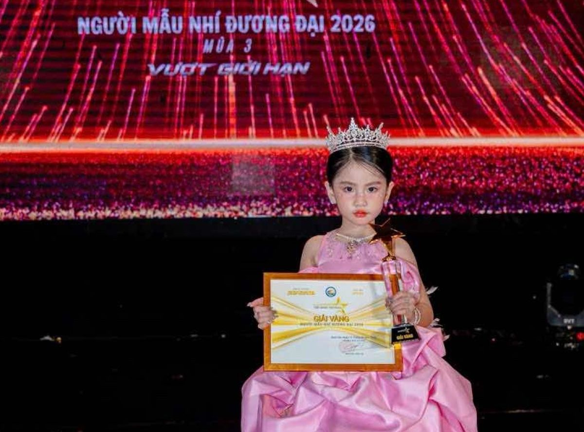 Giải V&agrave;ng Người Mẫu Nh&iacute; Đương Đại 2026 Phạm Dư H&agrave; Anh