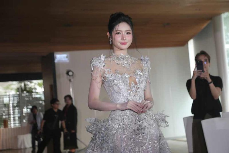 Phạm Ho&agrave;ng Thu Uy&ecirc;n thi Miss Earth 2026