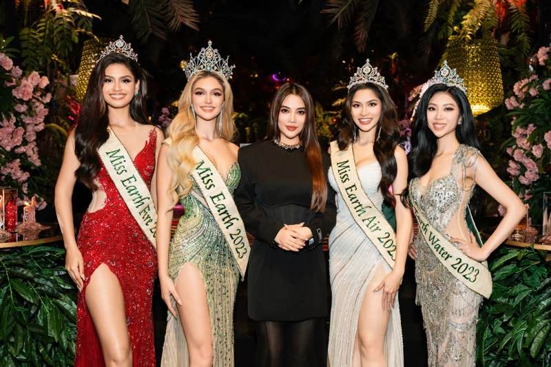 Trương Ngọc &Aacute;nh c&ugrave;ng Top 4 Miss Earth 2023 dự tiệc Gi&aacute;ng sinh